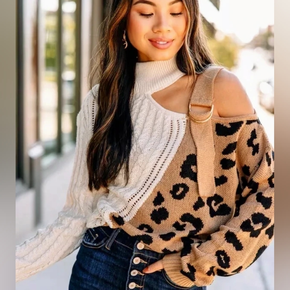 5/$50 EUC Andreé By Unit The Kendall Sweater Cold Shoulder Leopard Buckle Sz.S - Picture 9 of 9